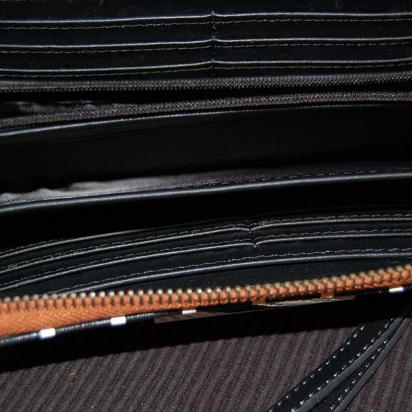 Guess Black & White Striped Wristlet  W/ Multiple Pockets  8 1/2" x 4 1/2" - Picture 9 of 14